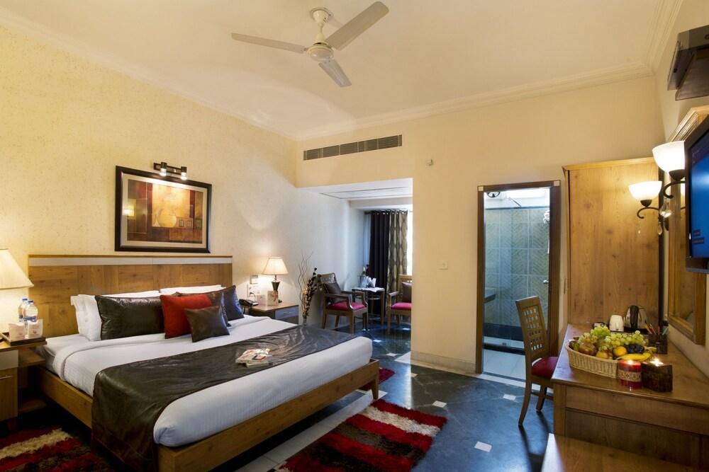 The Manor Kashipur By Leisure Hotels Exterior photo